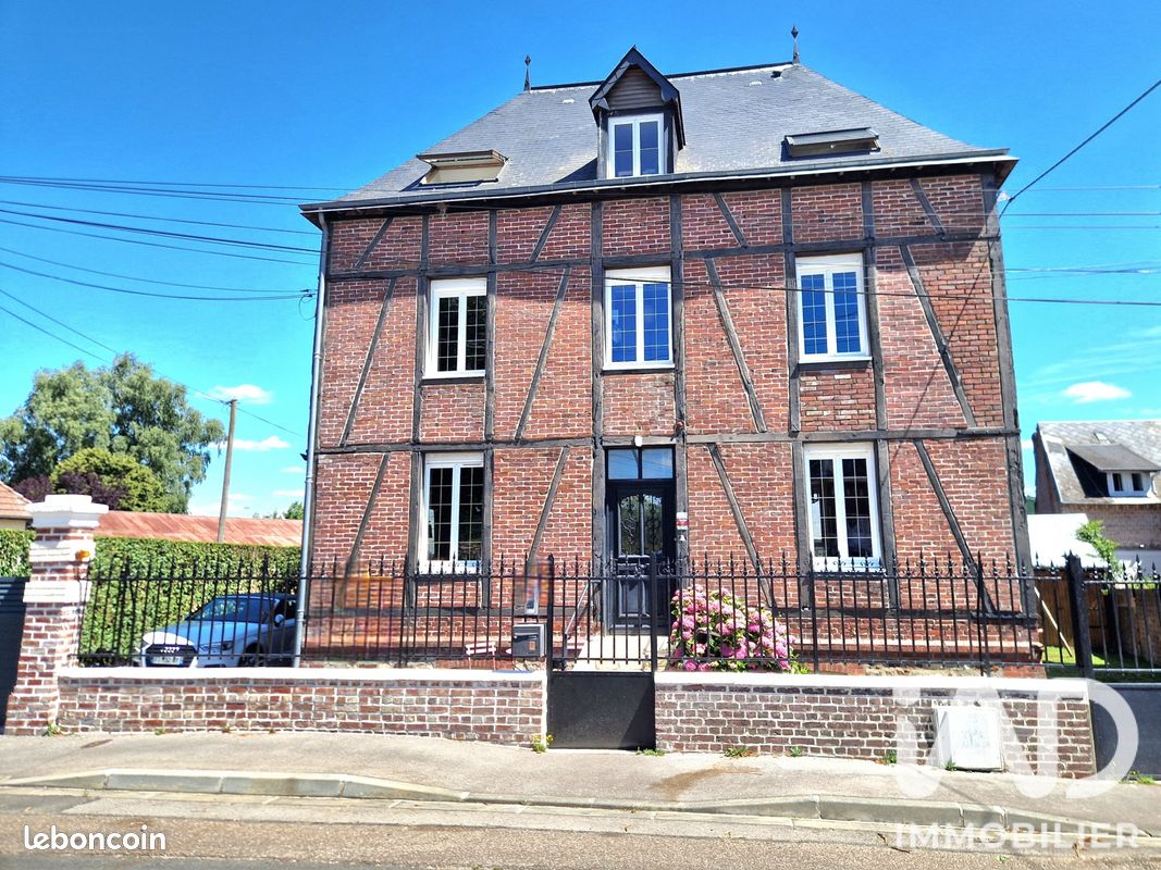 Maison 9 pièces 210 m² · à Forges-les-Eaux · 210 m² · 373 000 €