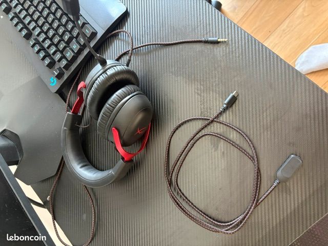 Casque gaming HyperX Cloud III – Noir/Rouge – Excellent état (image 3)