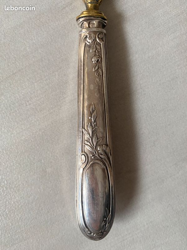 Pelle à tarte, le manche en argent fourré , la lame en métal - Lot 189