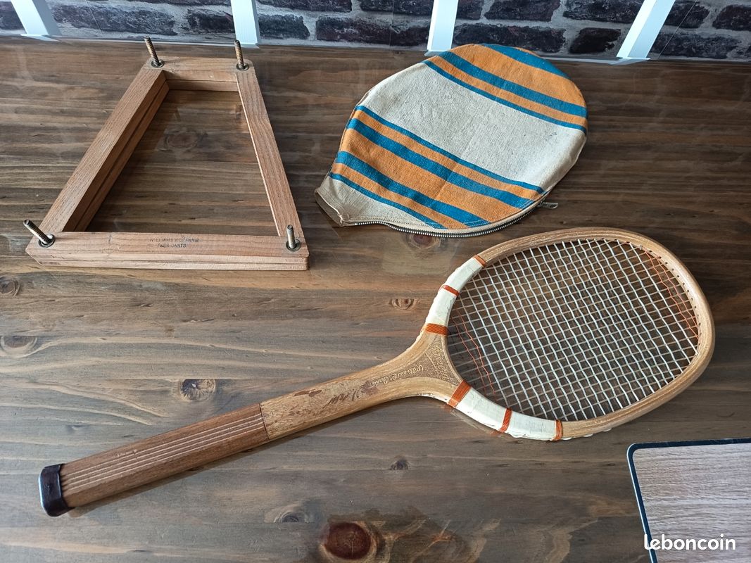 Ancienne raquette de tennis en bois