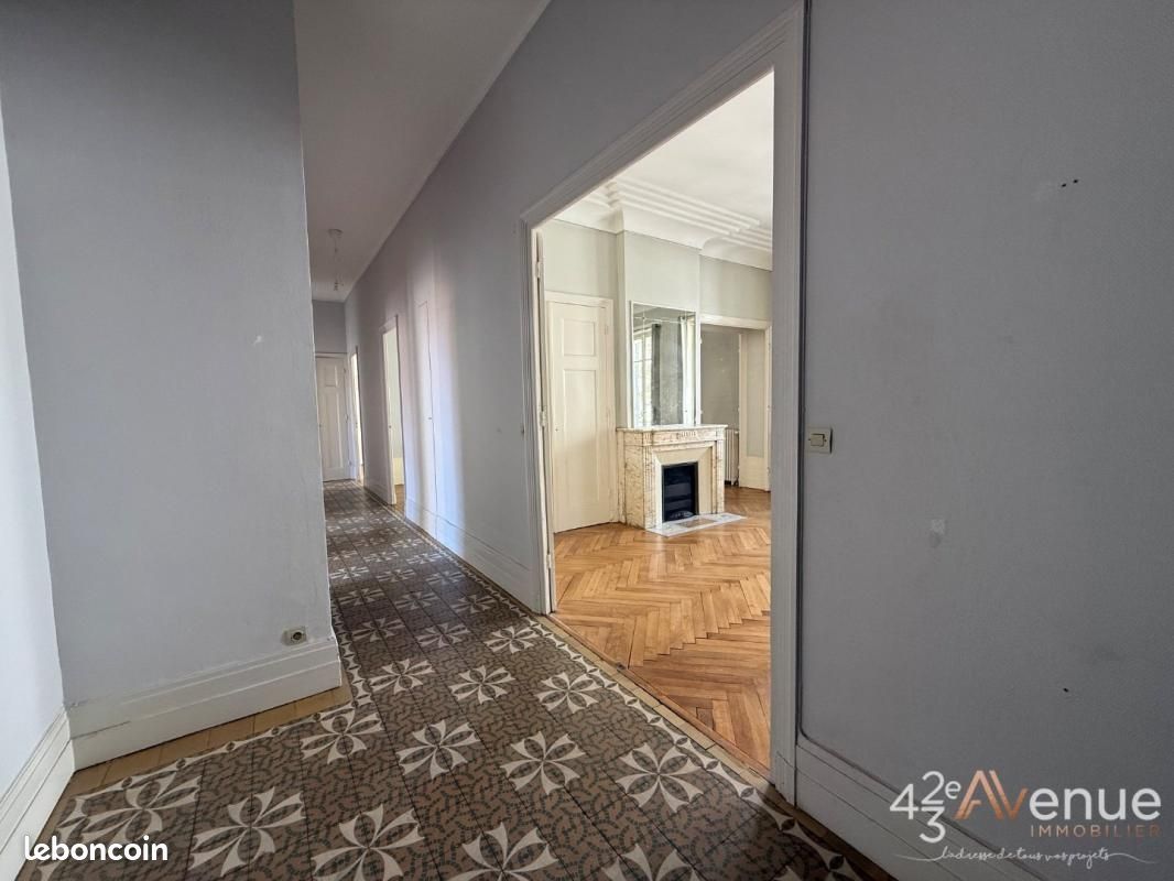Appartement 5 pièces 141 m² · à Saint-Étienne · 141 m² · 179 000 €