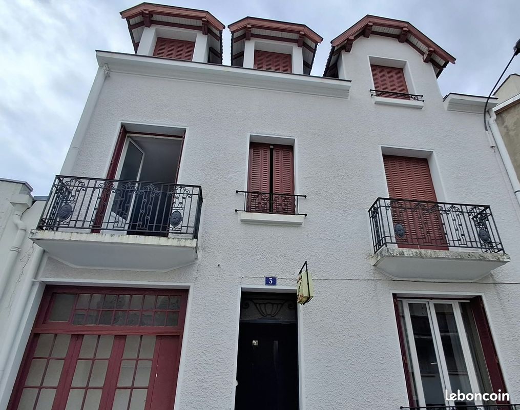 Maison 11 pièces 285 m² · à Vichy · 285 m² · 393 000 €