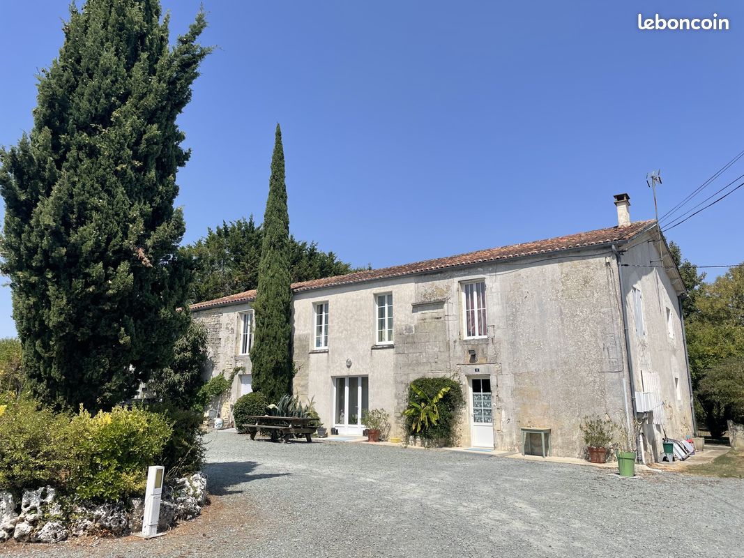 Maison 8 pièces 210 m² · à Saint-Savinien · 210 m² · 378 000 €