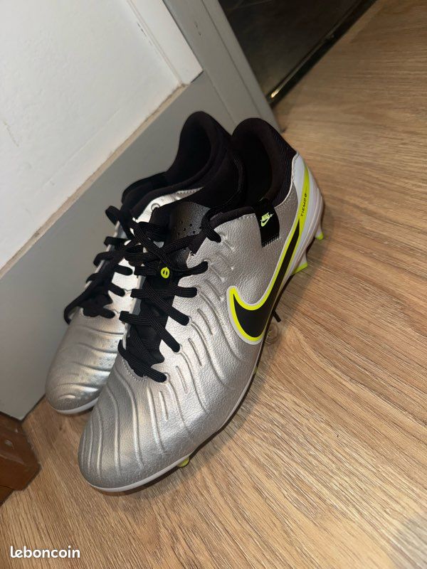 Crampons neuf Nike Tiempo (image 2)