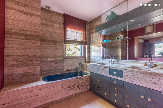 Villa 10 pièces 245 m² — 9