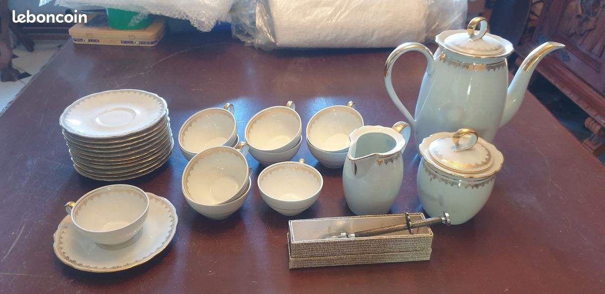 Petite Dinette Vintage – Service à Café En Porcelaine, Délicates Fleurs Roses
