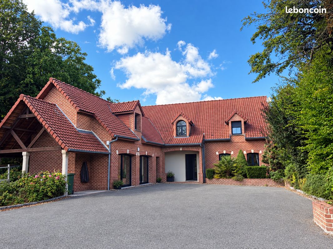 Maison 8 pièces 313 m² · à Bertangles · 313 m² · 725 000 €