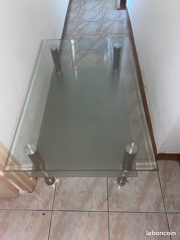 Table en verre (image 1)