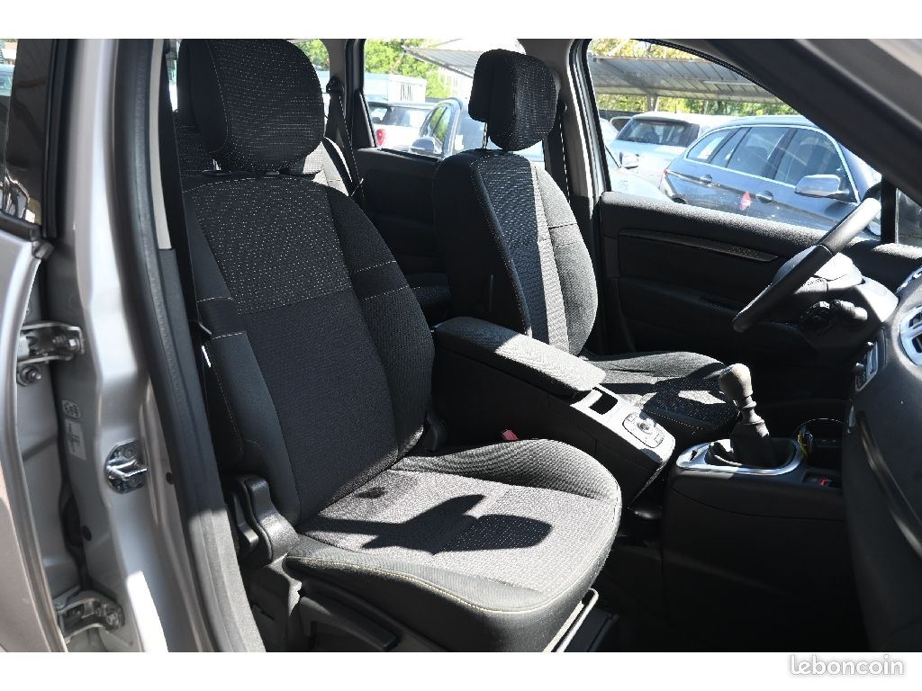 Renault Scénic III dCi 105 eco2 Dynamique (image 8)