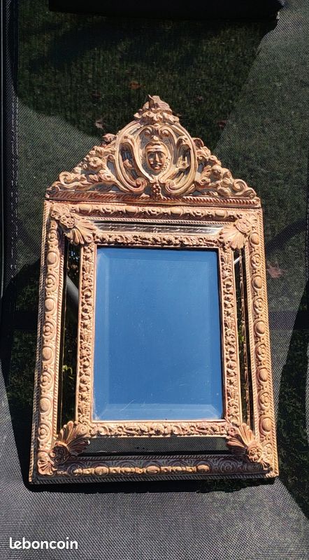 Miroir Biseauté à Parecloses style Napoléon III, à 5 glaces, XIXème. En laiton repoussé sur support en bois. Stylé Victorien/Baroque, Rocici, Shabby-chic - Dim 55 x 32,5 cm (image 3)