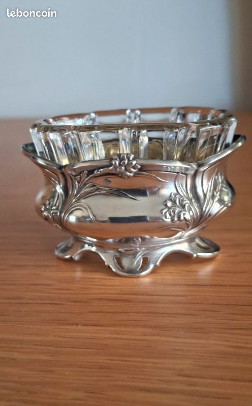 Salière ancienne en argent (image 1)