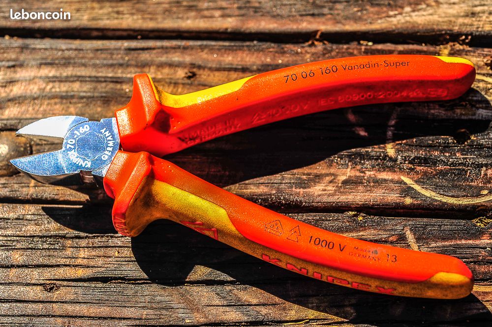 Pince Coupante Knipex 70 15 110 Côté Emporte Pièce 110mm - Outillage Précision
