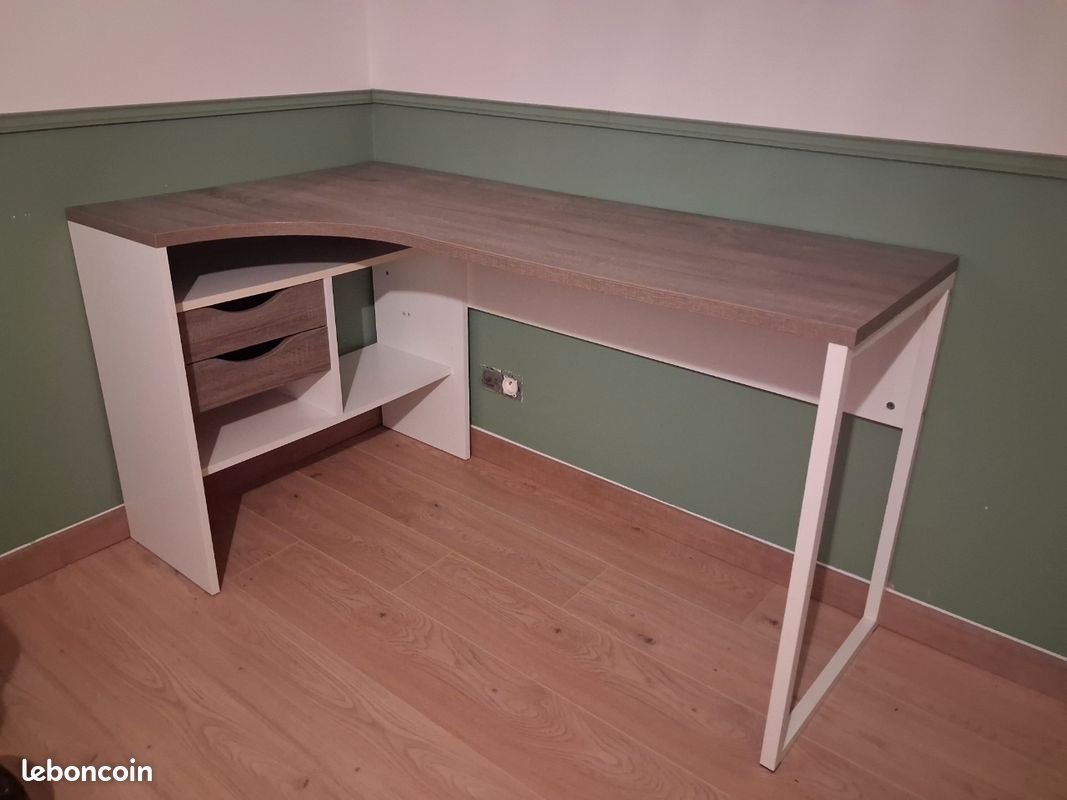 Bureau (image 1)