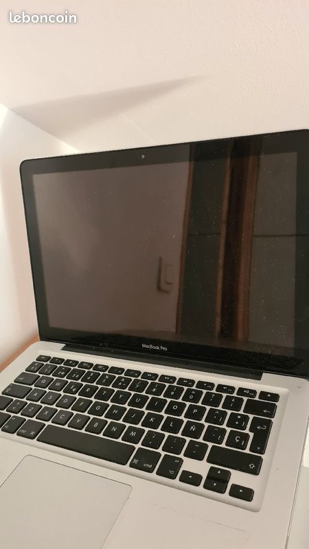 Mac Book (image 1)