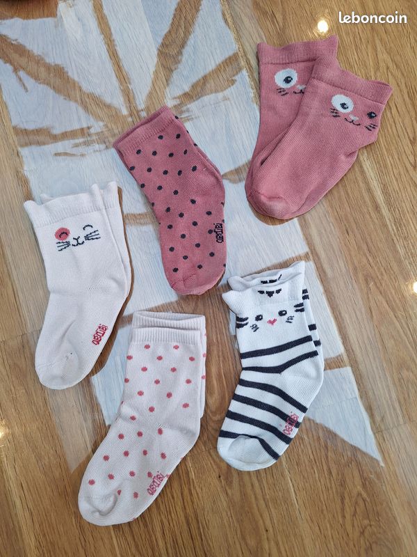 Lot 5 chaussettes Taille 19-22 (image 1)
