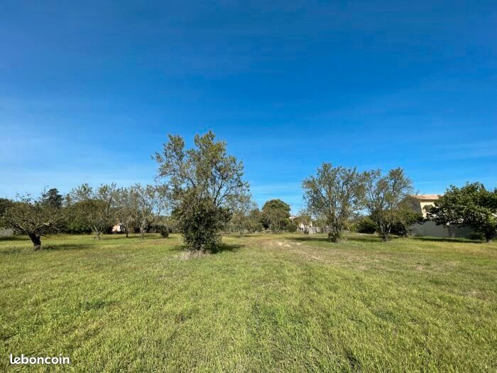 Terrain 340 m² · à Saint-Quentin-la-Poterie · 99 900 €