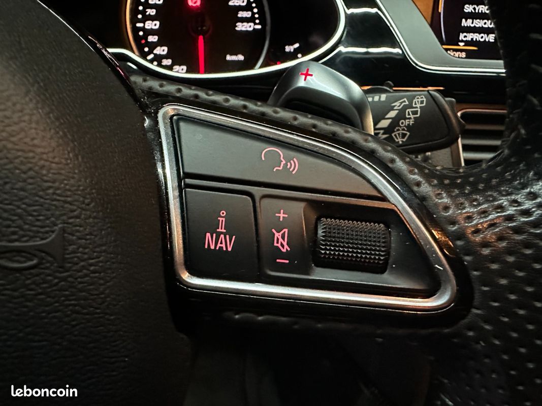 AUDI RS4 AVANT V8 4.2 FSI 450 Quattro S Tronic 7 / PACK CARBONE INTÉRIEUR / VOLANT MÉPLAT / SIÈGES ÉLECTRIQUES (image 19)