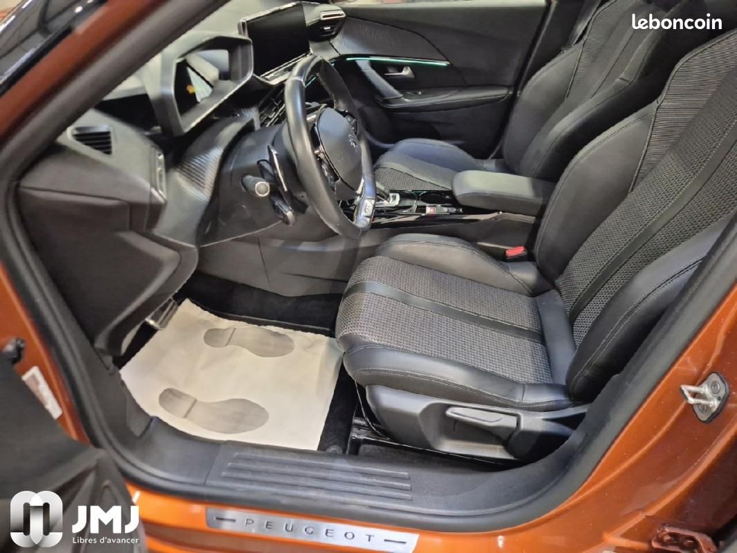 Peugeot 2008 PureTech 130 S&S EAT8 GT (image 8)