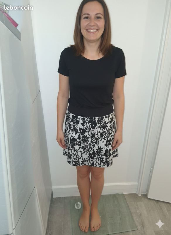 Jupe Bleue Mi-longue - Taille 44 - Sans Marque - Occasion En Très Bon état
