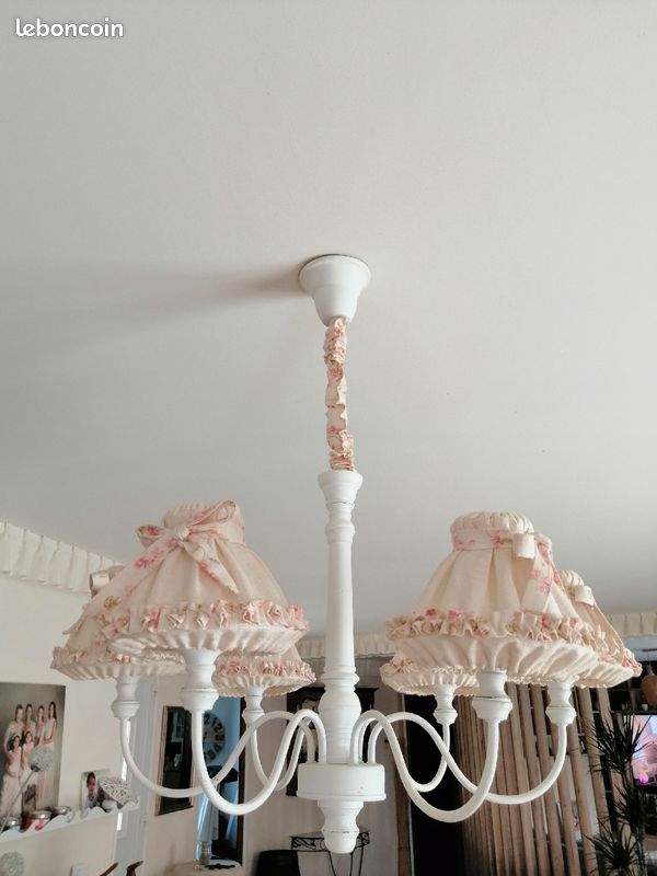 Chaises SAM et lustres (image 7)