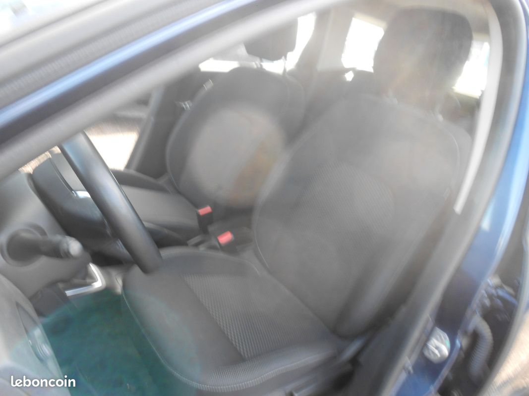 DACIA DUSTER Blue dCi 115 4x2 Confort (image 17)