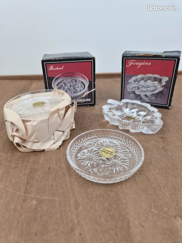 Cristal d’Arques vintage – lot cendrier Fougère + 6 sous-verres Breteuil – boîtes (image 1)