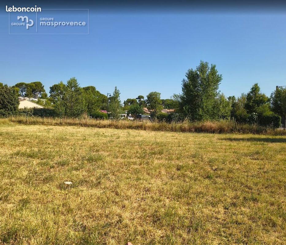 Terrain à bâtir de 744 m² à CAROMB (84) · 169 600 €