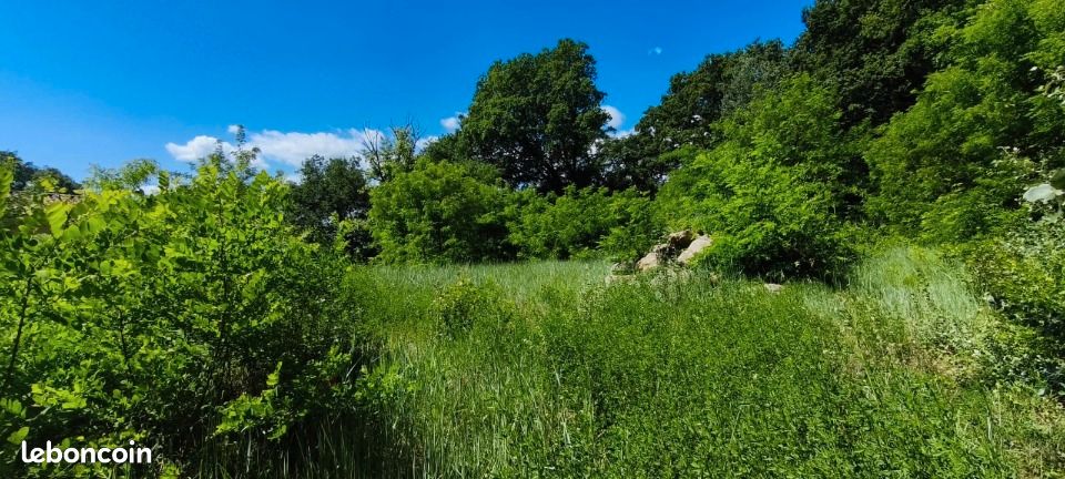 Terrain 2211 m² · à Montélimar · 245 000 €