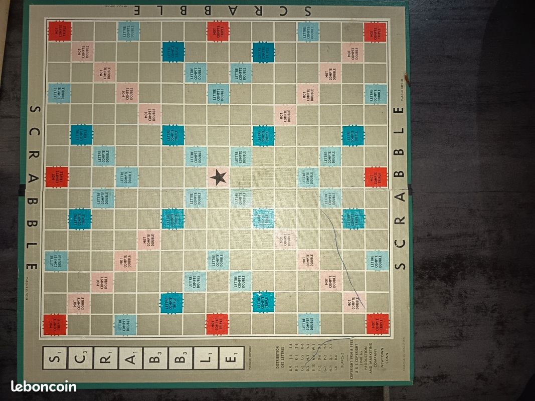 Scrabble Classic édition Latine 1950 – Plateau Charnière, Pions Bois, 2 à 4 Joueurs Dès 10 Ans
