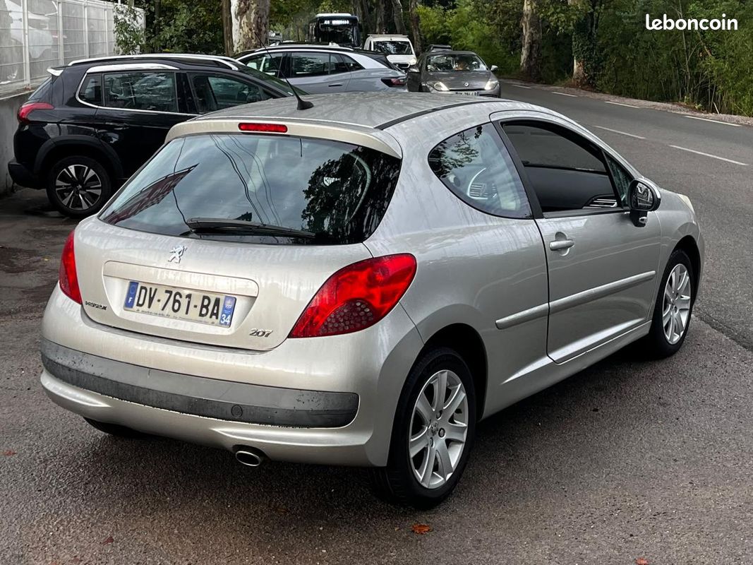 PEUGEOT 207 1.6i 16V - 120 - BVA Sport Pack (image 8)