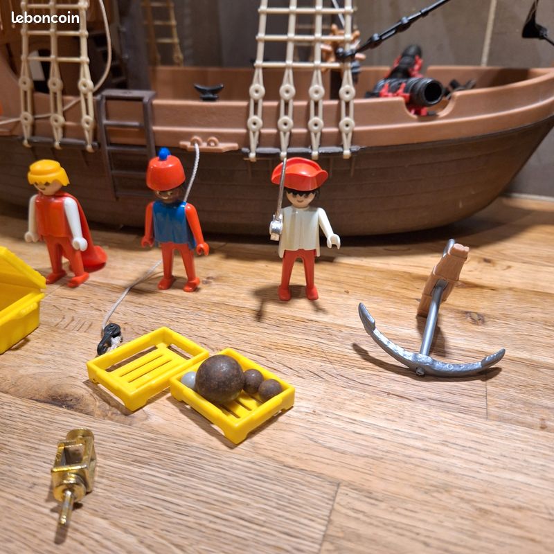 Ancien Bateau De Pirate Playmobil - Jouet Vintage D'occasion