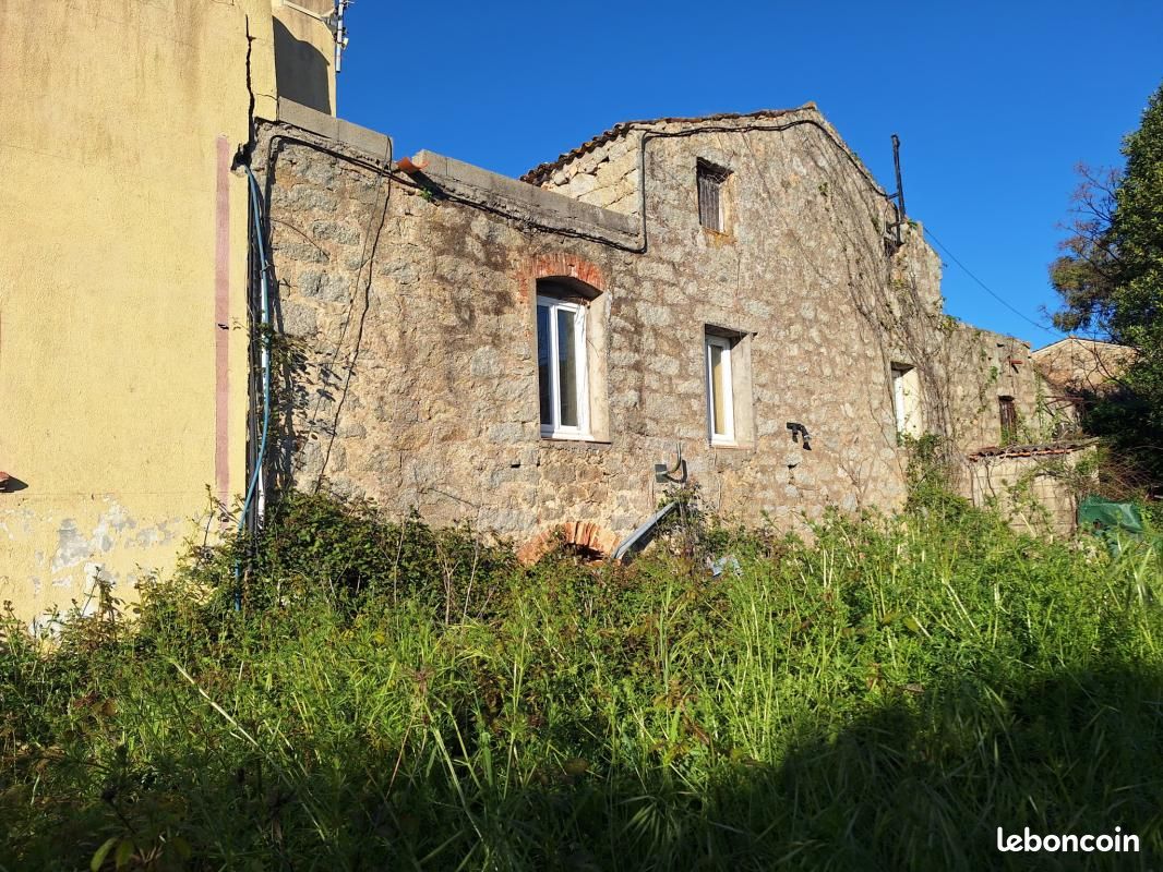 Maison 7 pièces 300 m² · à Eccica-Suarella · 300 m² · 260 000 €