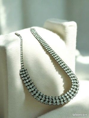 Collier Vintage Rétro En Bijou Fantaisie D'occasion - Style Ancien Et Original Pour Collectionneurs