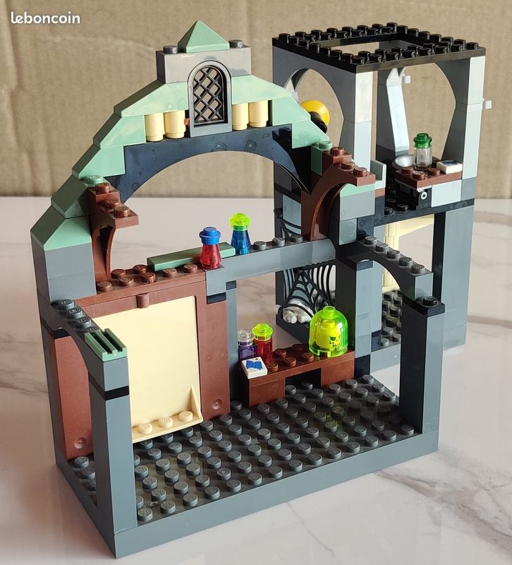 4752 LEGO Harry Potter - La classe du Professeur Lupin (image 5)