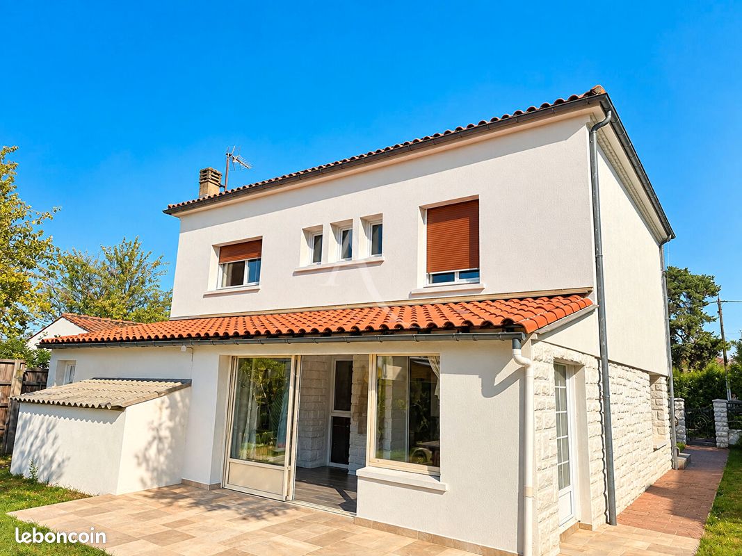 Maison 5 pièces 148 m² · à Rochefort · 148 m² · 332 000 €
