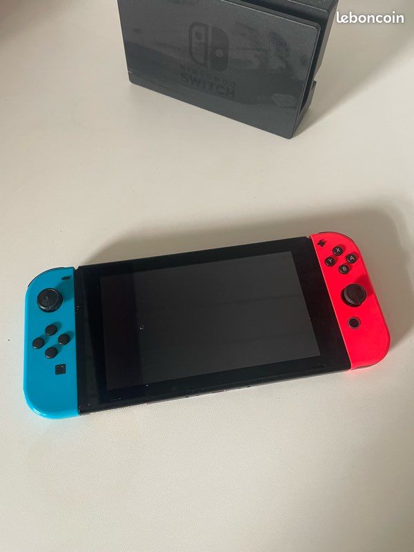 Nintendo Switch + station + supports Joy-Con – Quasi neuf – 350 (image 3)