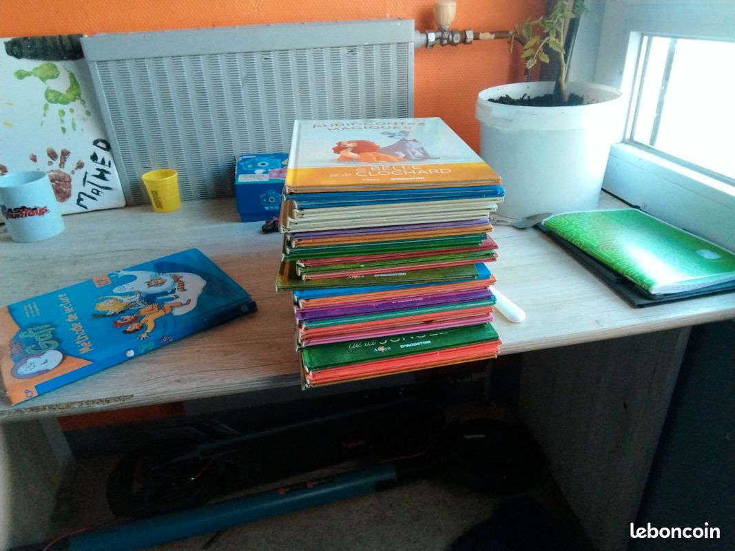 Il y a des livres qui s'écoutent avec dents et enceintes c'est des histoires qui tu as des figurines sur une enceinte et ça raconte une histoire tout seul (image 1)