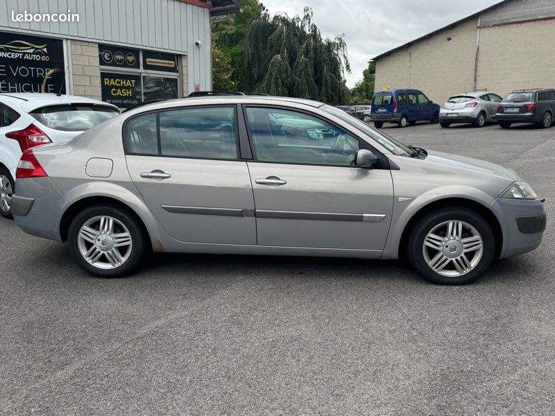 Renault Mégane 2 Classic 2.0i 135 cv luxe privilège garantie 6 mois (image 3)