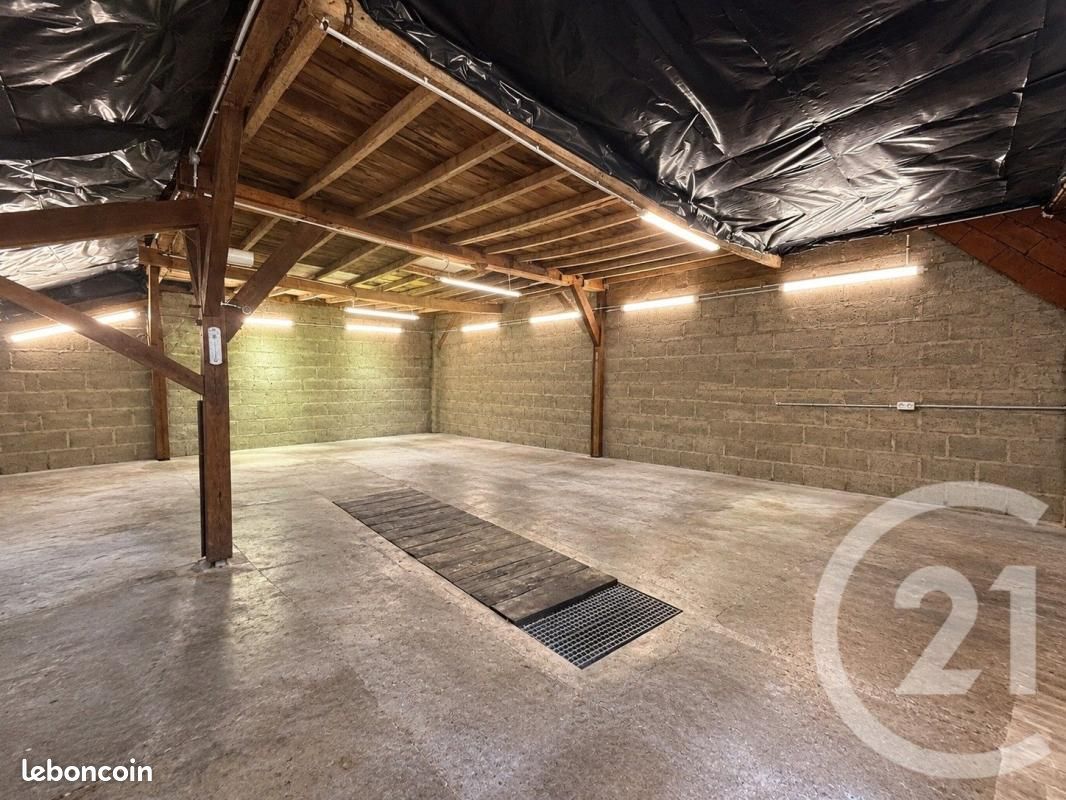 Hangar 72 m² Villeneuve Sur Allier · à Villeneuve-sur-Allier · 72 m² · 34 500 €