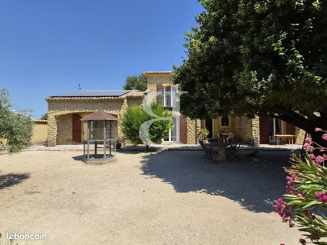 Maison 7 pièces 152 m² · à Sainte-Cécile-les-Vignes · 152 m² · 535 000 €