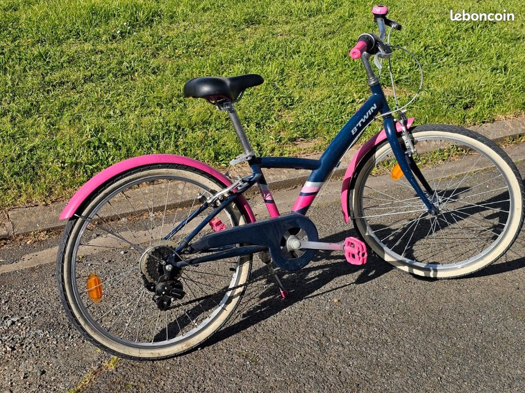 Vélo fille btw
En très Bon état avec un casque (image 1)