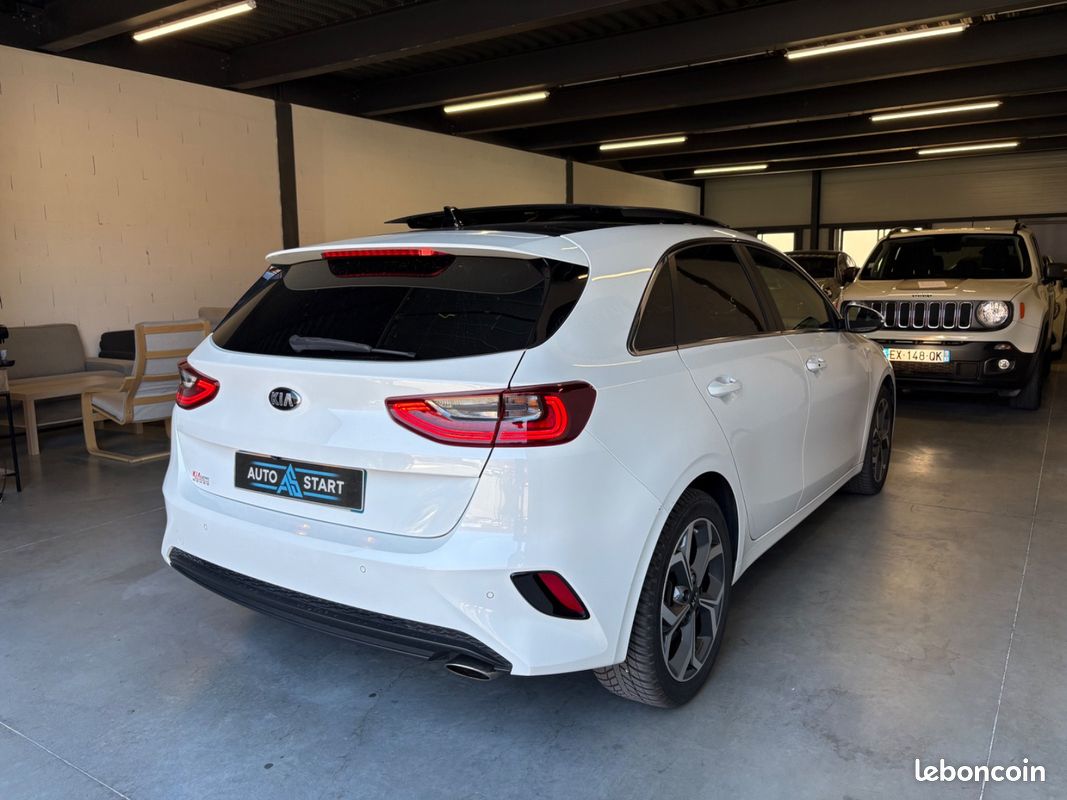 KIA CEED GT-Line 126cv - TOIT OUVRANT/APPLE CARPLAY/CAMÉRA DE RECUL/RADARS/JANTES 17" (image 3)