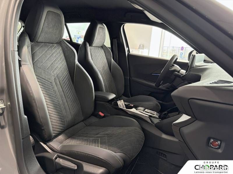 Peugeot 2008 Hybrid 145 e-DCS6 GT Exclusive (image 13)