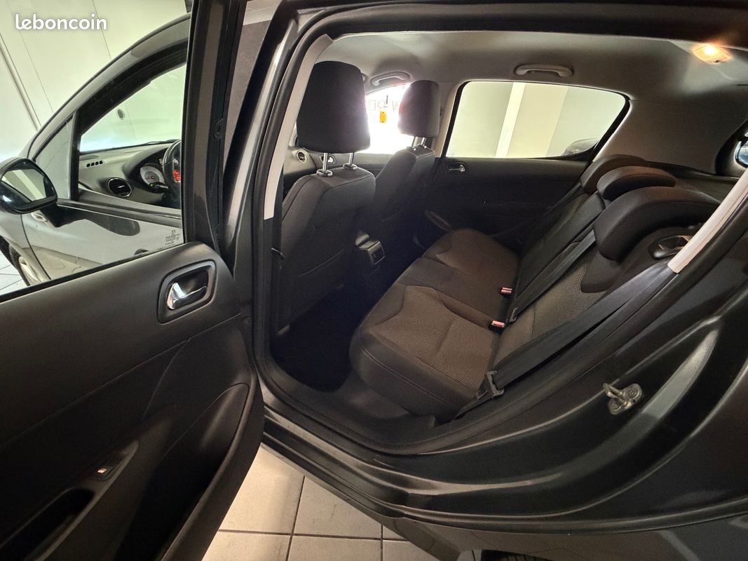 PEUGEOT 308 1.6 e-HDi 115ch FAP Sportium (image 16)