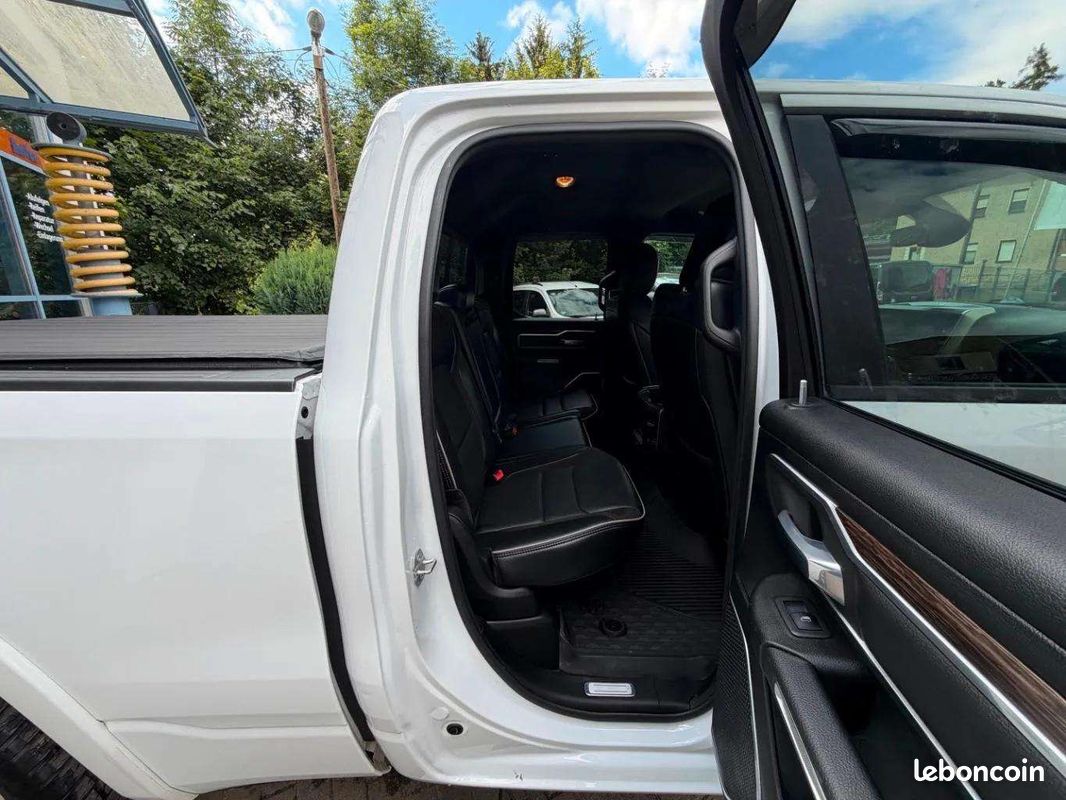 Dodge RAM Dodge RAM 1500 * 5.7 V8 HEMI * 401 ch * CarPlay * Caméra * Attelage * Cuir/Alcantara * Sièges Ventilés (image 17)