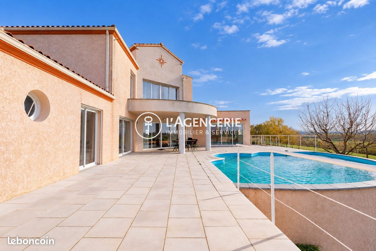 Maison 8 pièces 298 m² · à Saussenac · 298 m² · 550 000 €