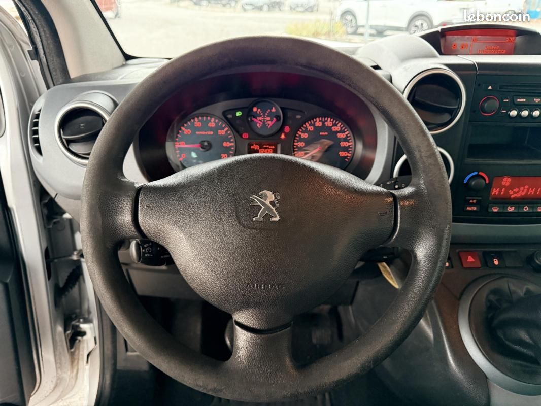 Peugeot Partner Tepee 1.6 HDI 92ch Family Gris (image 19)