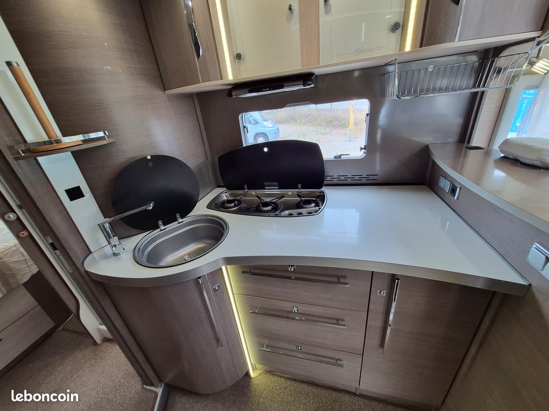 Camping-car Intégral "Poids lourd" Bavaria i8302 FJORD NORDIC EDITION "Faible KM-180ch-Boite automatique" (image 4)