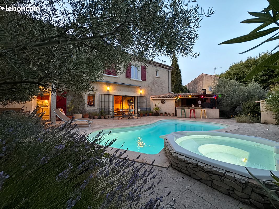 Maison 5 pièces 120 m² · à Saint-Martin-de-la-Brasque · 120 m² · 459 000 €