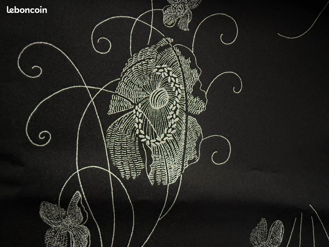 Coupon de Tissu crêpe noir imprimé fleurs blanches 145*126 cm (image 6)